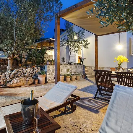 Robinson House Nicolina