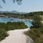 Robinson House Nicolina * Hvar Town