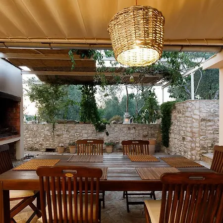 Robinson House Nicolina *