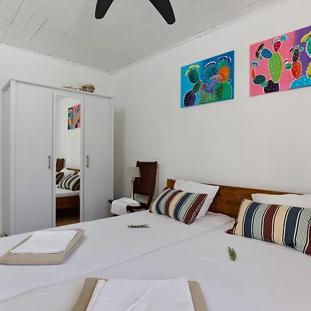 Gospodarstwo wiejskie Robinson House Nicolina Hvar Town