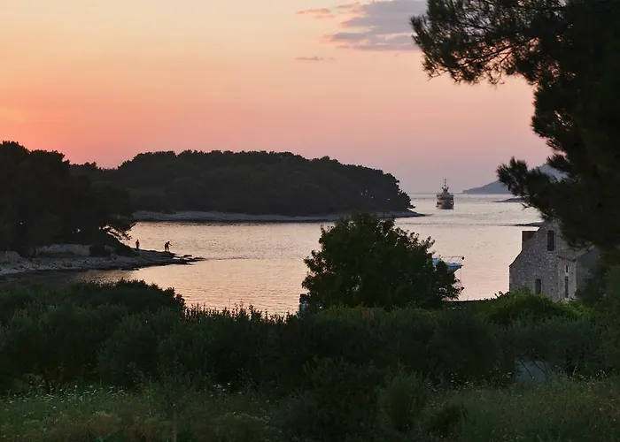 Gospodarstwo wiejskie Robinson House Nicolina Hvar Town