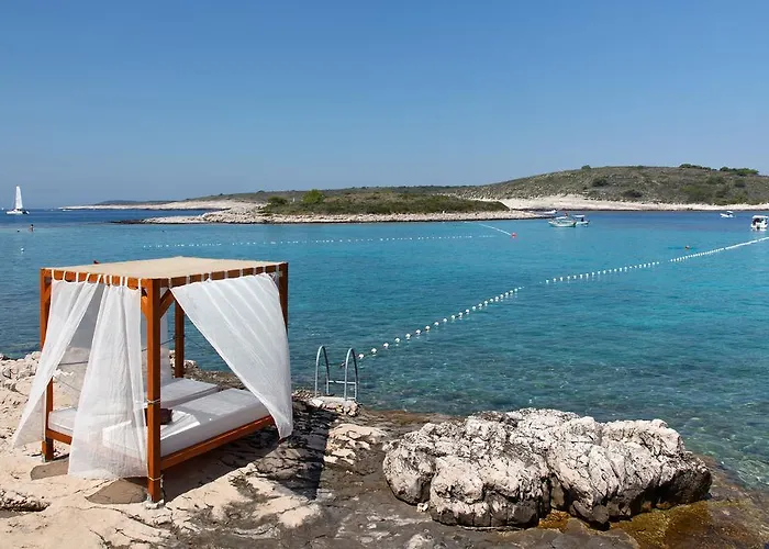 Gospodarstwo wiejskie Robinson House Nicolina Hvar Town